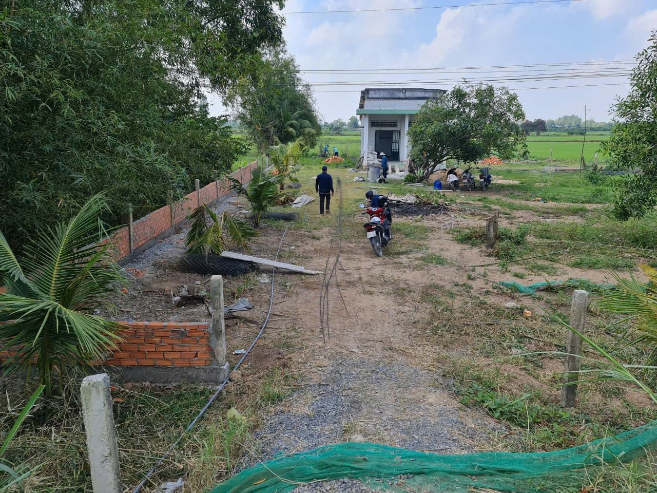 Đất Long An 1400m² có 300m² thổ – View kênh sà lan 1000 tấn, giá 4,5 tỷ đầu tư nhà vườn - Image 1